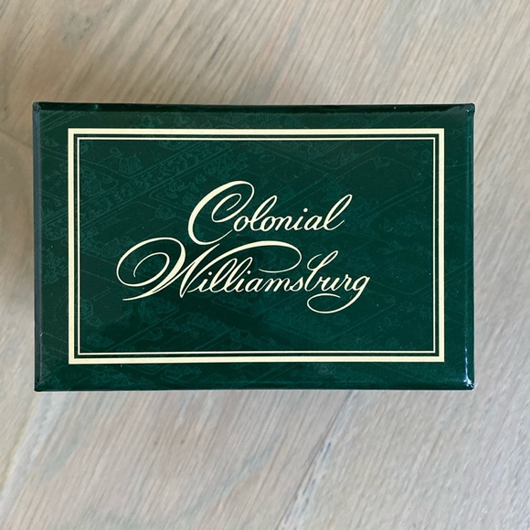 Williamsburg Women Passing the Lamppost - Lang and Wise - Picture 8 of 8